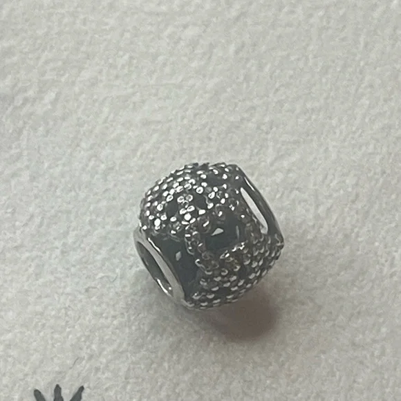 Pandora Snowflake charm - Black Friday 2013 - Picture 7 of 8